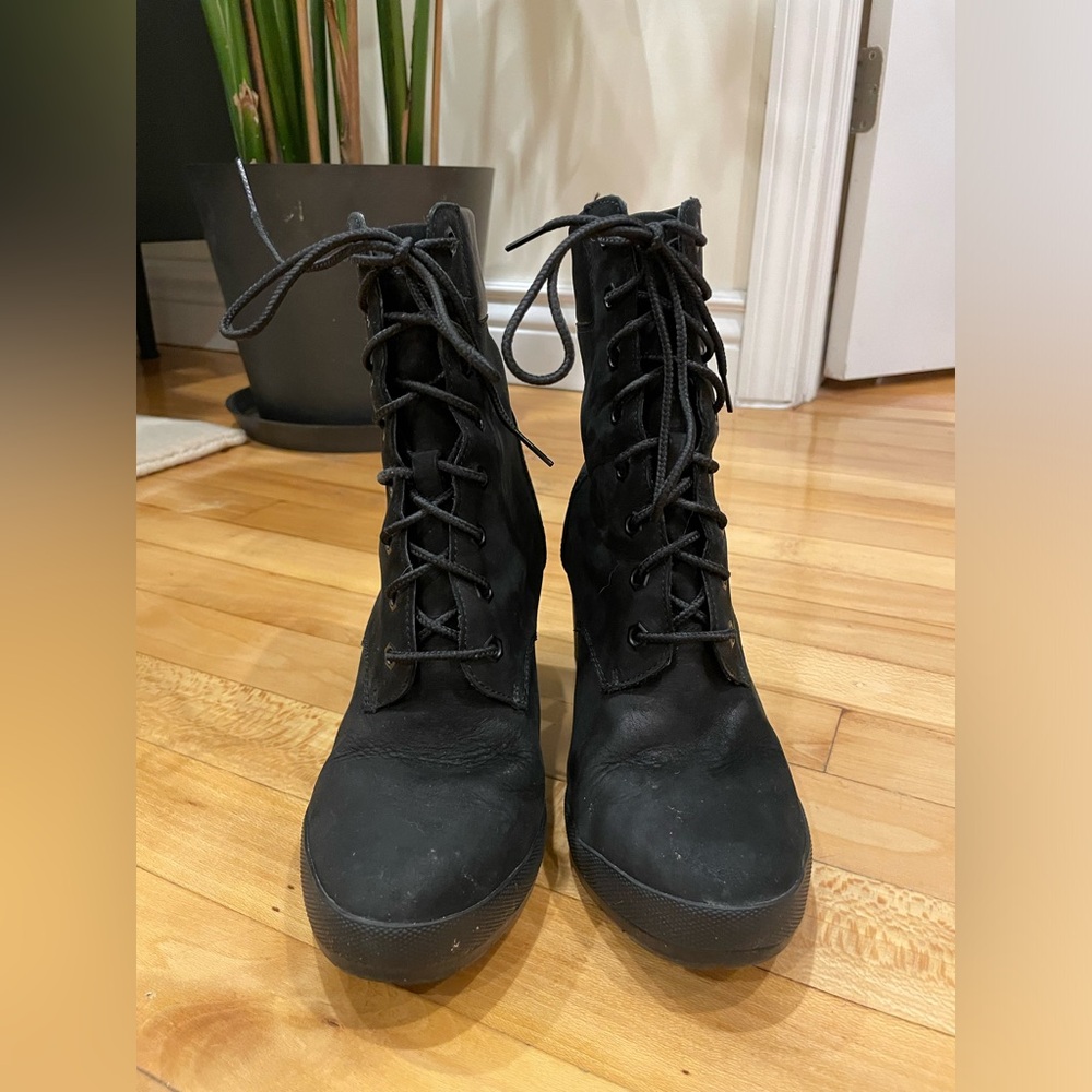 Timberland Women’s Camdale Ankle Boots in Black Leather, Size US 7.5